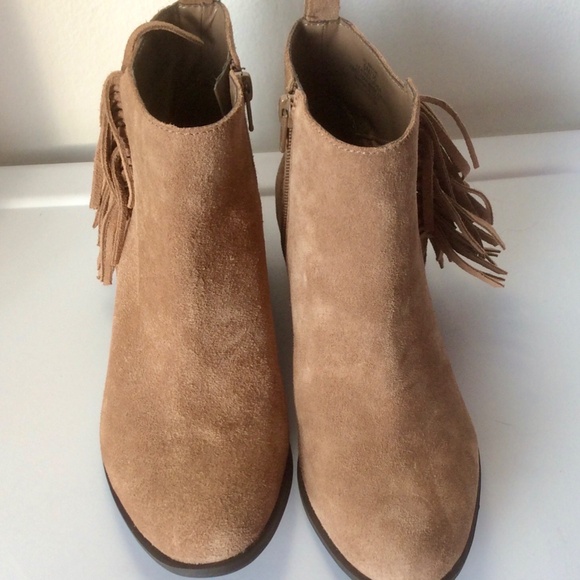 FINAL MARKDOWN! NIB - Vince Camuto Suede Fringe Bootie - Picture 2 of 4